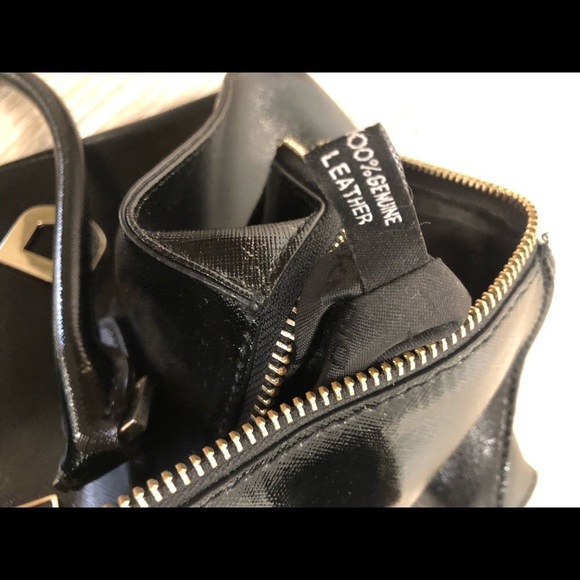 DKNY
SAFFIANO BLACK LEATHER SATCHEL - Picture 6 of 6